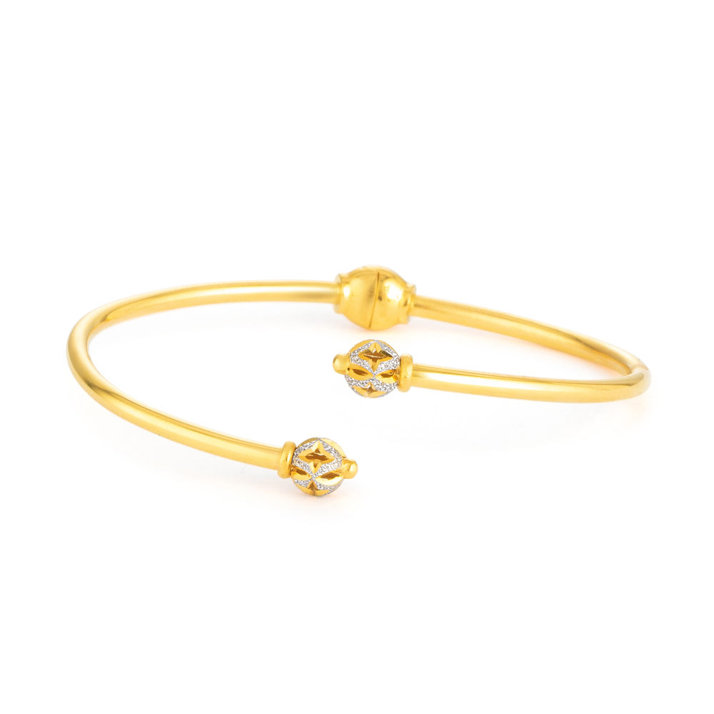 22ct Gold Bangle Bracelet - £810.00 (SKU:33471)