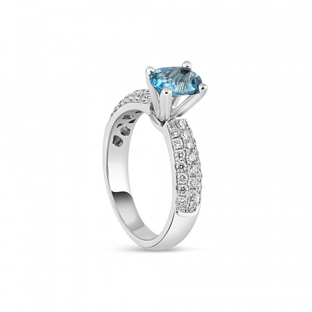 18ct White Gold Diamond Ring With Blue Topaz | Size K