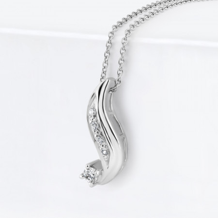 18ct Pendant White gold pendant with Diamond